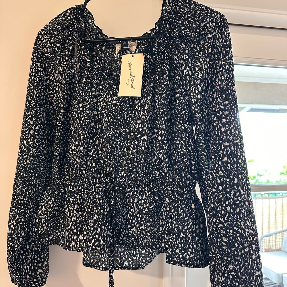 Universal Thread Black and White Blouse